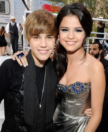 Selena Gómez y Justin Bieber se besaron en los Premios ...