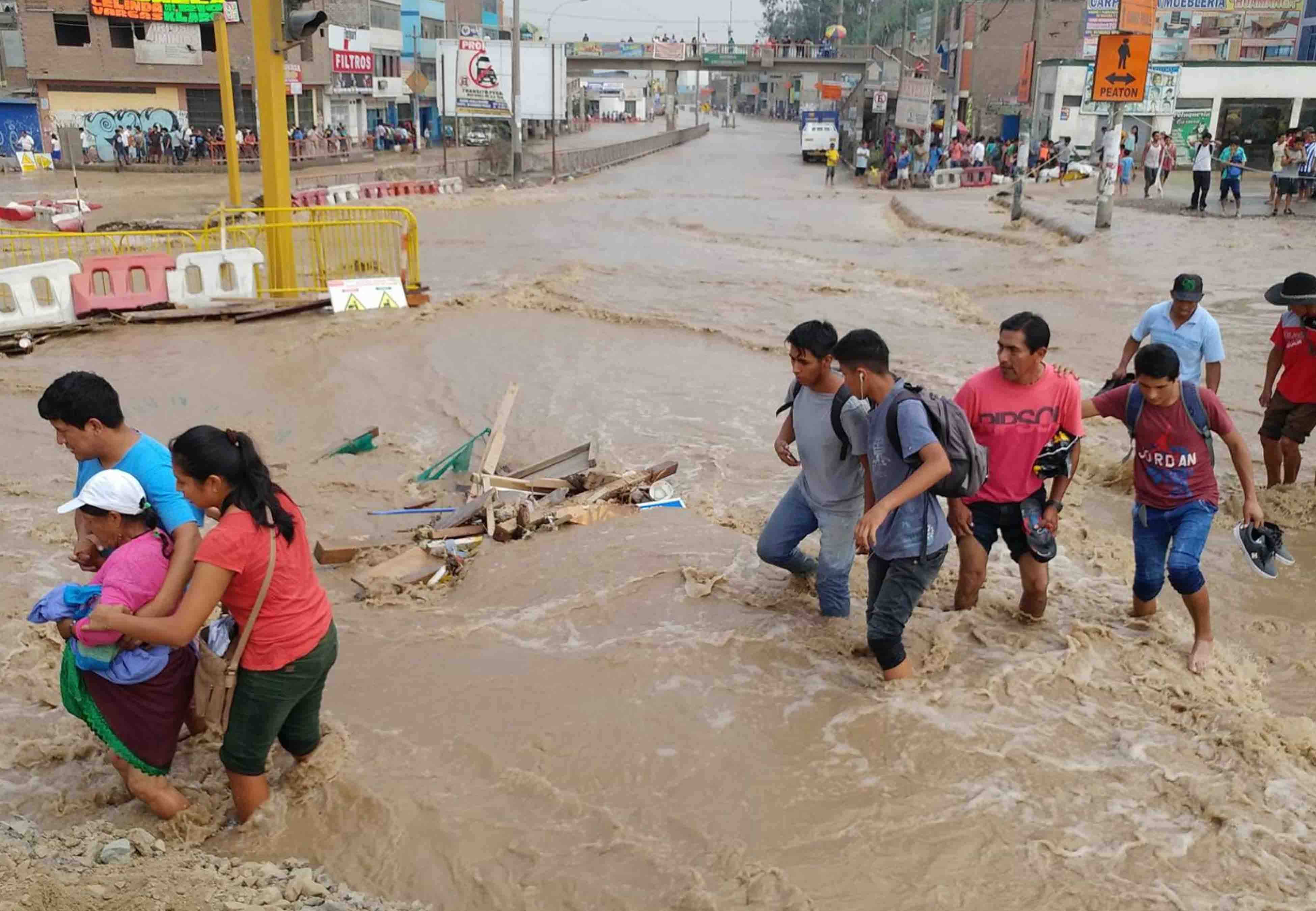 Perú afronta uno de los desastres naturales más fuertes de las últimas