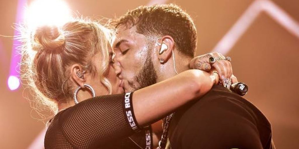 ¡Esto va en serio! Anuel AA y Karol G se tatuaron por amor